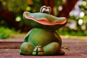 ceramic frog with a big mouth