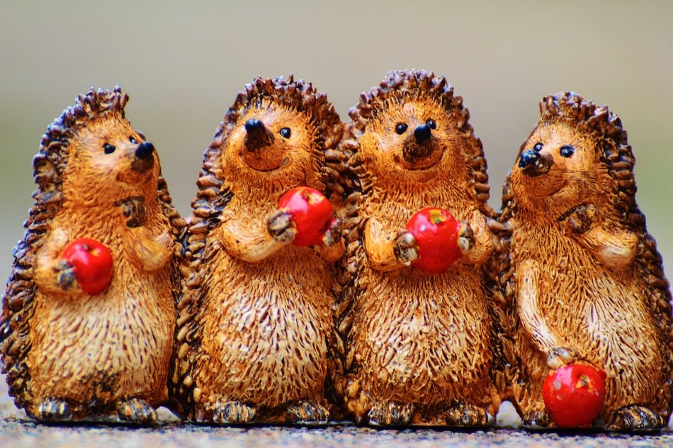 ceramic figures of hedgehogs