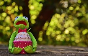 ceramic Frog with Cupcake