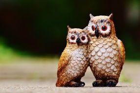 figure of owl couple