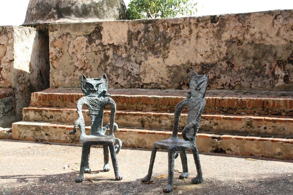 the chairs in the shape of a cat