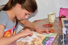 girl drawing with pastel