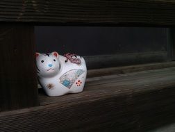 japanese cat figurine