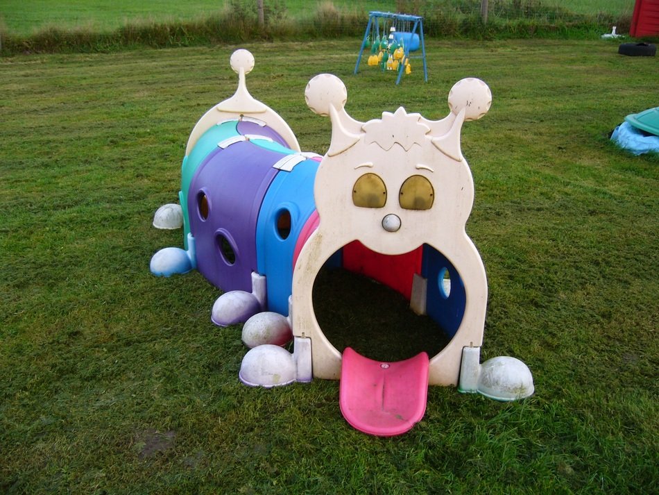 Tunnel toy