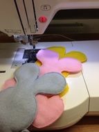 sewing machine sews patterns