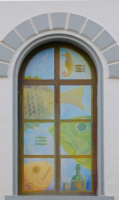 Grafitti fish on Window