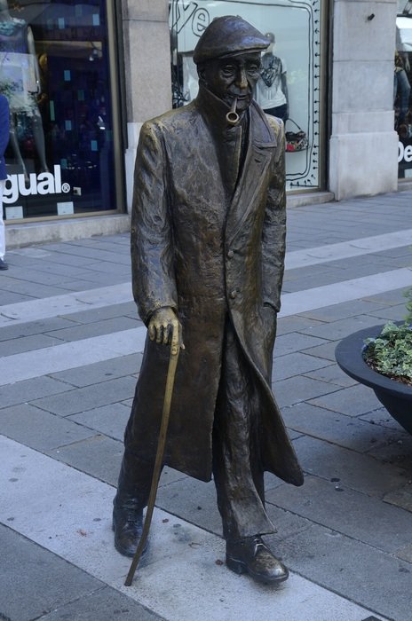 Saba Poet Statue