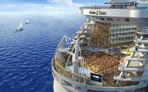 Picture of the royal cruise ship on a Caribbean sea