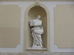 white woman statue in a wall