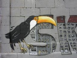 graffiti on the wall in the form of a toucan
