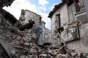 ruins of a buildings after an earthquake