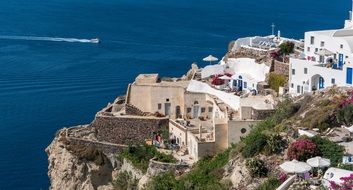 houses on the mountain in santorini