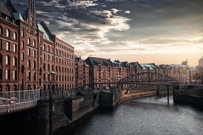 river in the city of hamburg