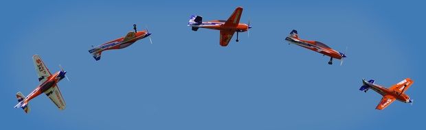 airplanes fly in a circle in the sky