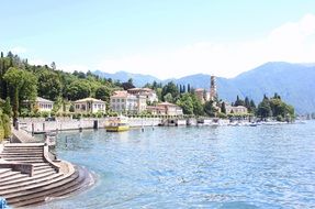 panoramic view of the mansions on the lake