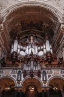 organ in the interior of the church