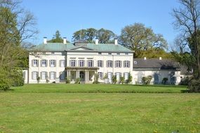 manor house next to green grass