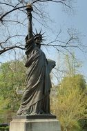 statue of liberty in luxembourg garden