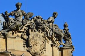 Worker and Peasant Woman, sculptures on the roof of the building