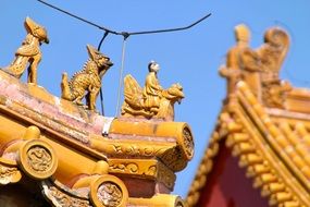 dragons on the roof in China