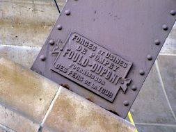 stove at the foot of the eiffel tower
