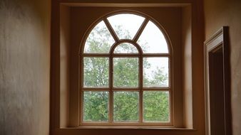 arched vantage window