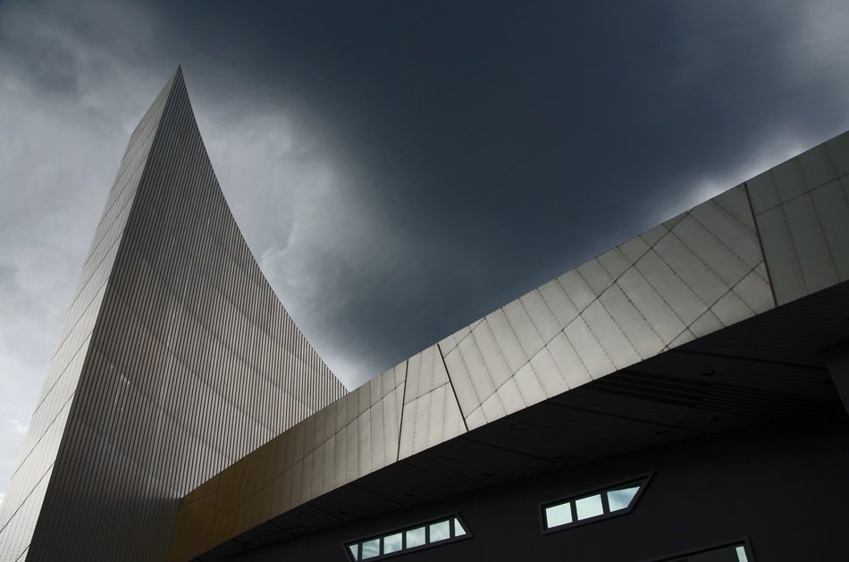 skyscraper under the dark sky