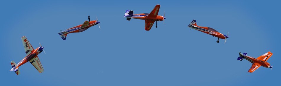 airplanes fly in a circle in the sky