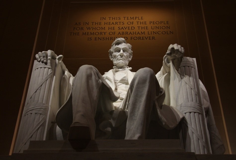 Memorial Lincoln in the twilight