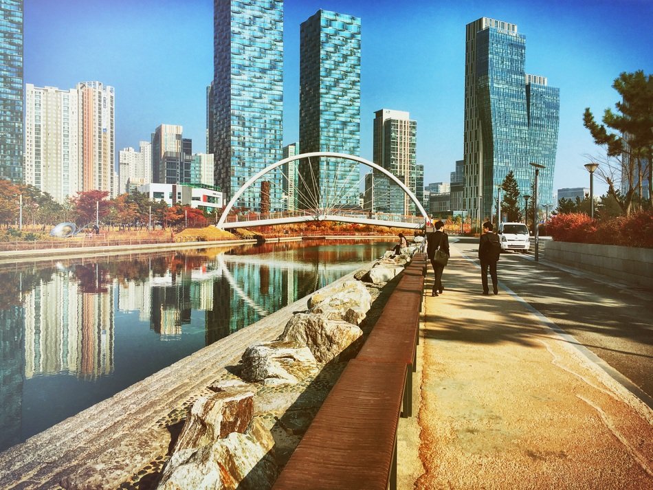 view from the promenade to the footbridge among the skyscrapers