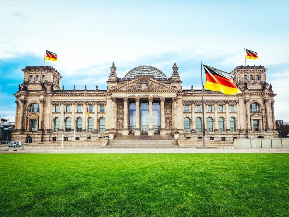 flags on the building of the Bundestag