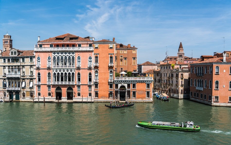 house with red walls on the Grand Canal in Venice