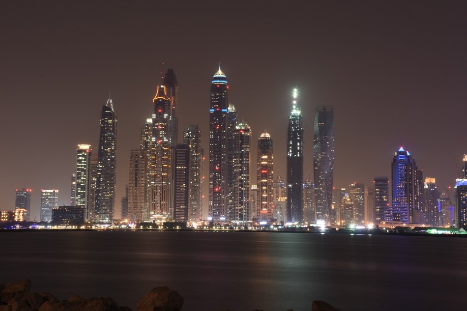 luxurious skyscrapers in dubai at night