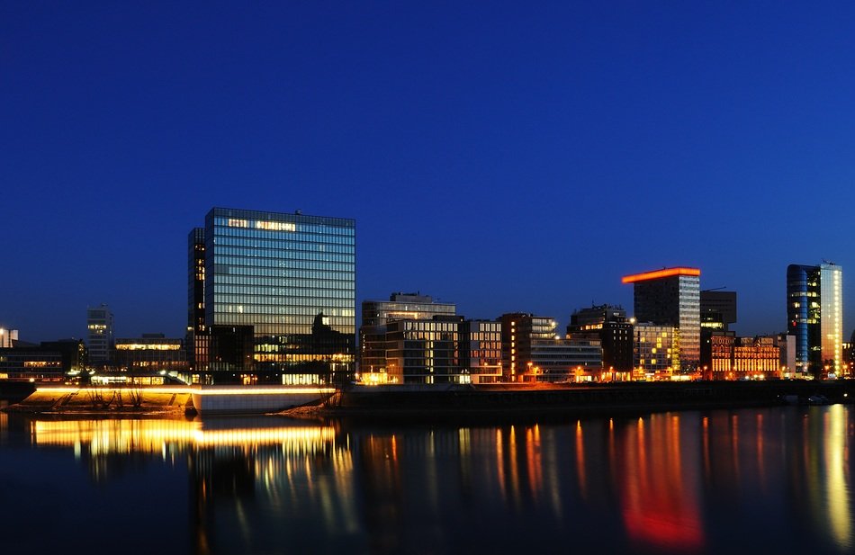 building near the river in dusseldorf at night