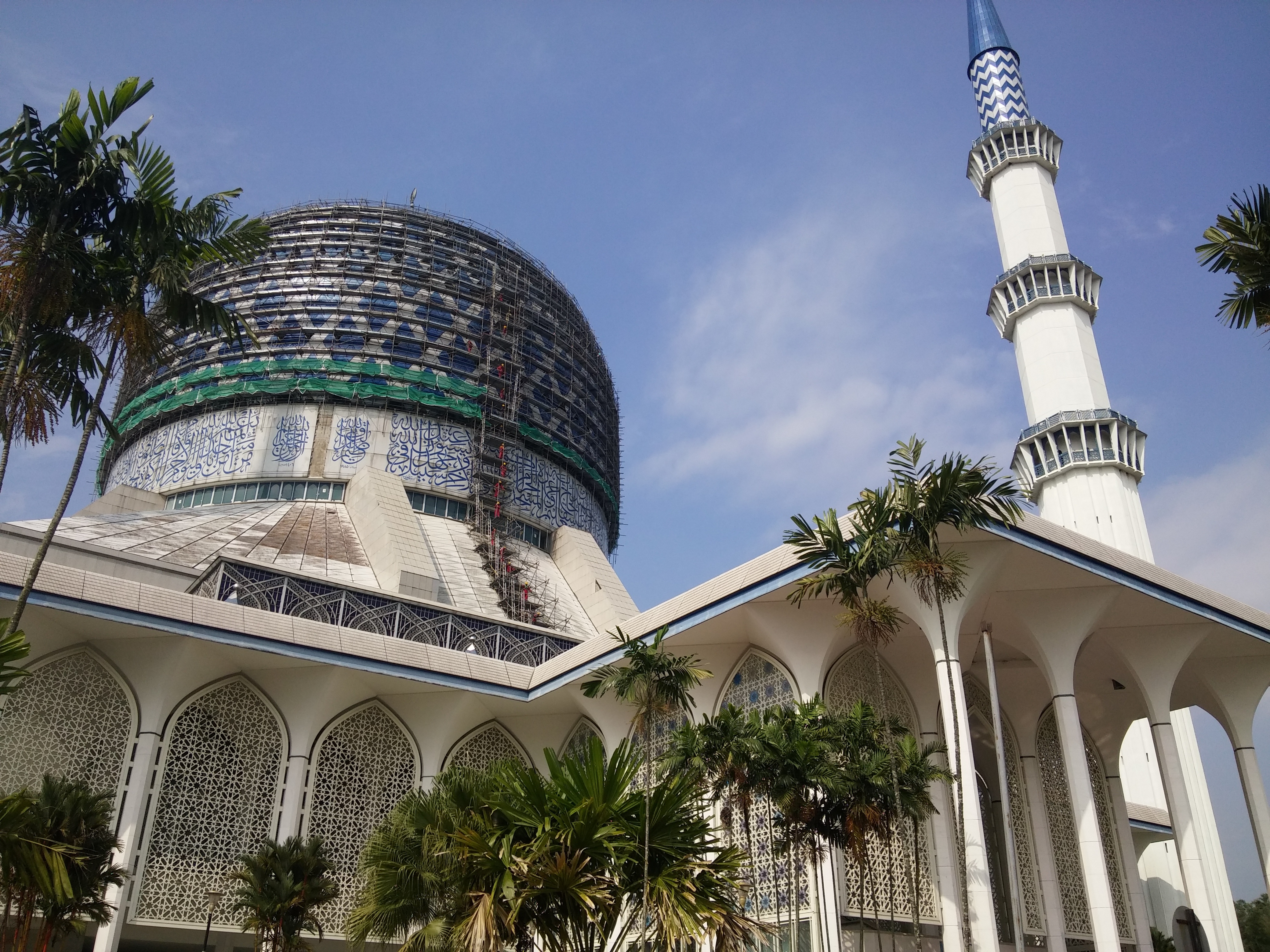 Мечеть в самом северном городе. Купола на минареты в мечети. Blue Mosque, Малайзия. Джамлиджа мечеть. Архитектура Ислама минарет.