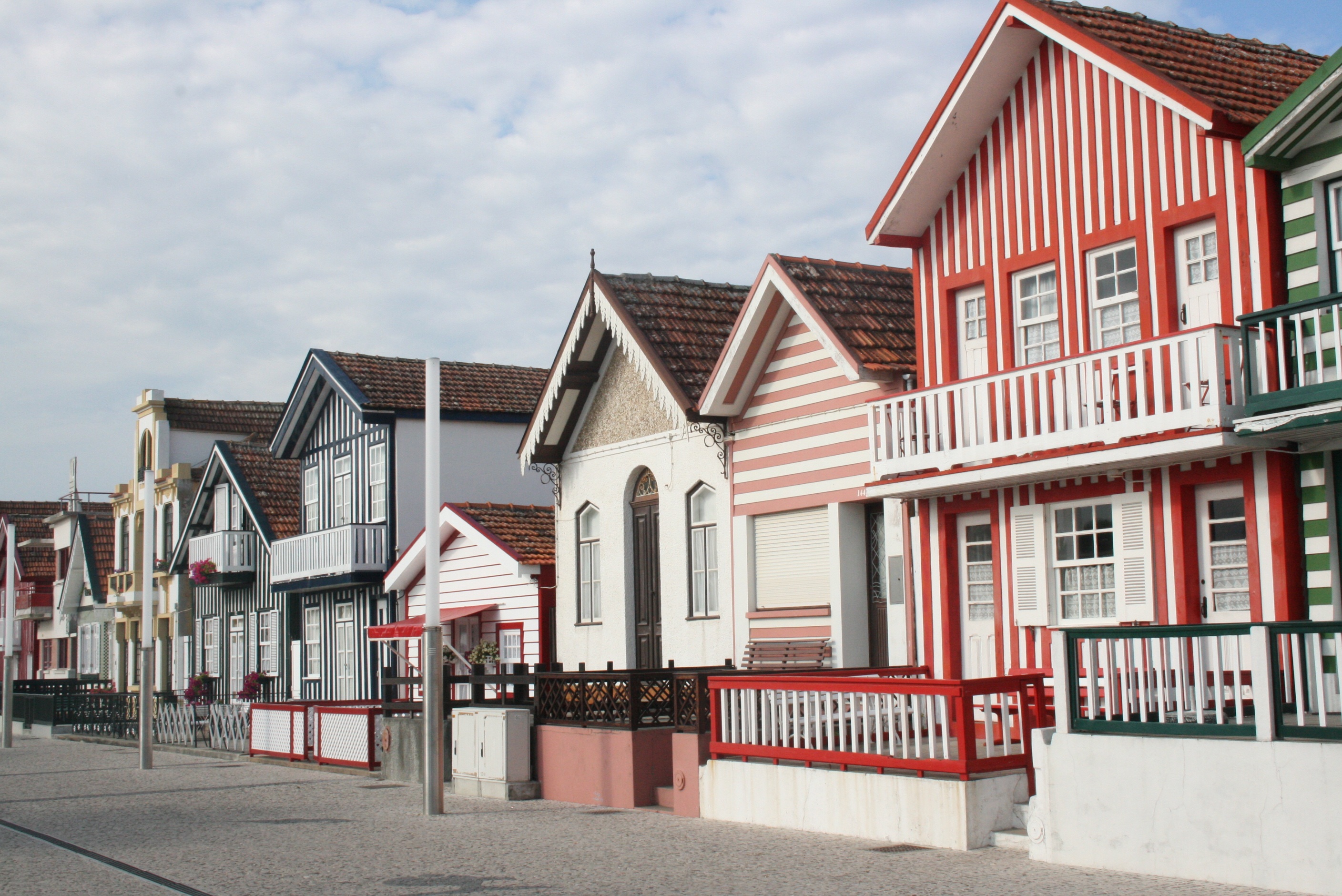 Strikingly beautiful Aveiro Beach City free image download