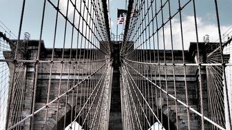 grid on brooklyn bridge