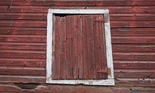 entrance to an old brown barn