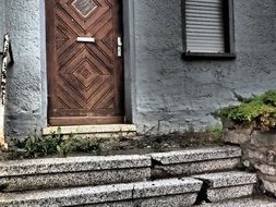 steps in front of the entrance door to the house