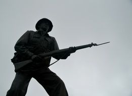 statue of a soldier of the second world war