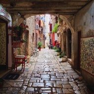 narrow cobbled streets in Venice, Italy