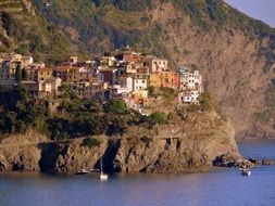 cinque terre mountain houses