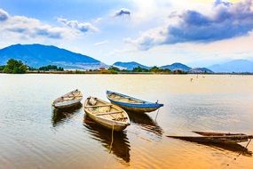 boats at Hoáº±ng Than