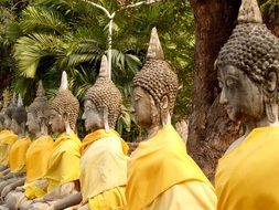 buddha statues stand next to each other