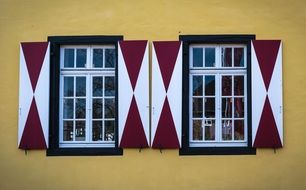 strikingly beautiful Window Facade