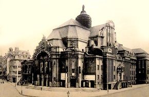 1912 postcard depicting the theater building in Wuppertal