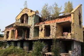 damage to a building in bosnia