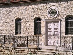 SyJewish synagogue building