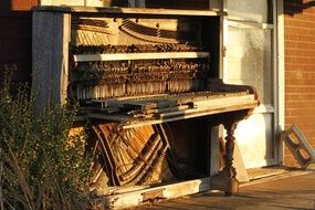Old Piano