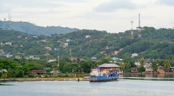 ferry from honduras to roatan island